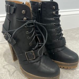 Black women boots size 7 1/2